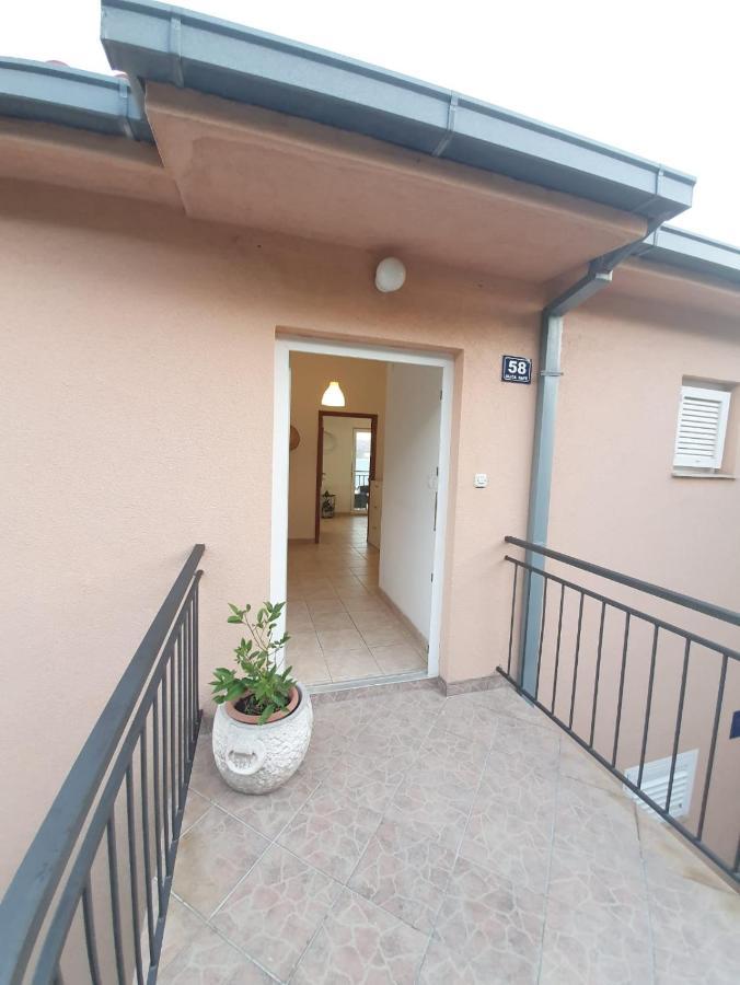 Apartment Zadoda Omiš Exteriör bild